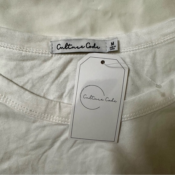 White Eyelet Ruffled Sleeveless Top - Picture 5 of 7